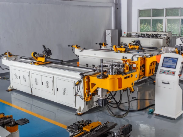Pipe bending machine